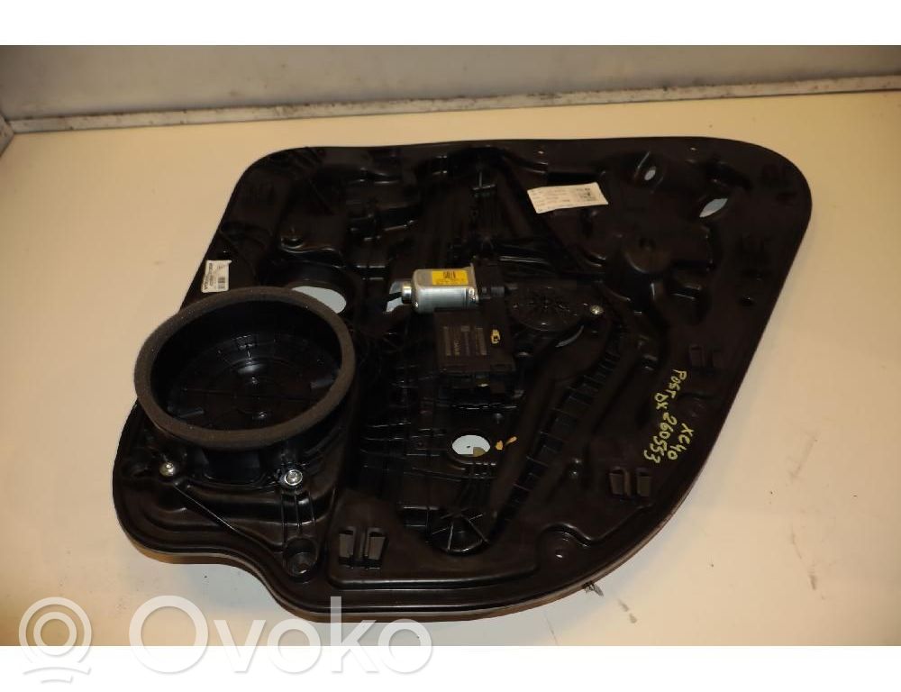 Volvo XC40 Regulador manual de la ventanilla trasera 