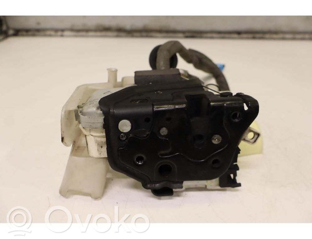 Serrure de porte avant   8J1837015C