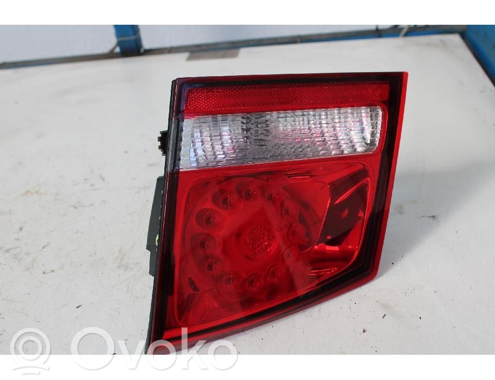 Lampy tylnej klapy bagażnika   68078516AB