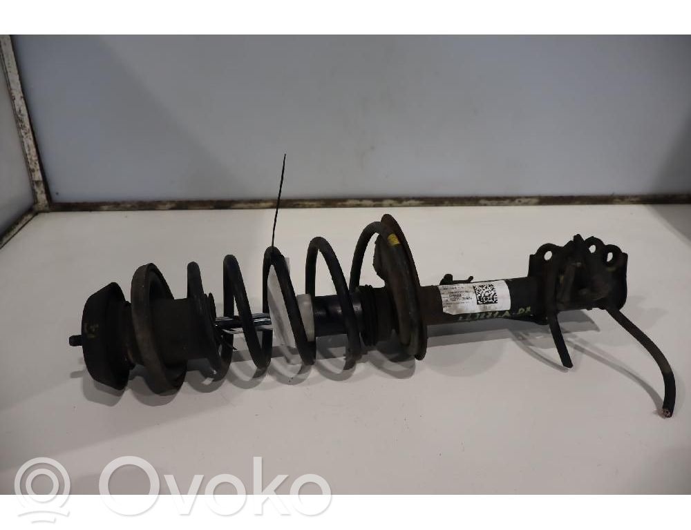 Suzuki Swift I Amortyzator przedni 