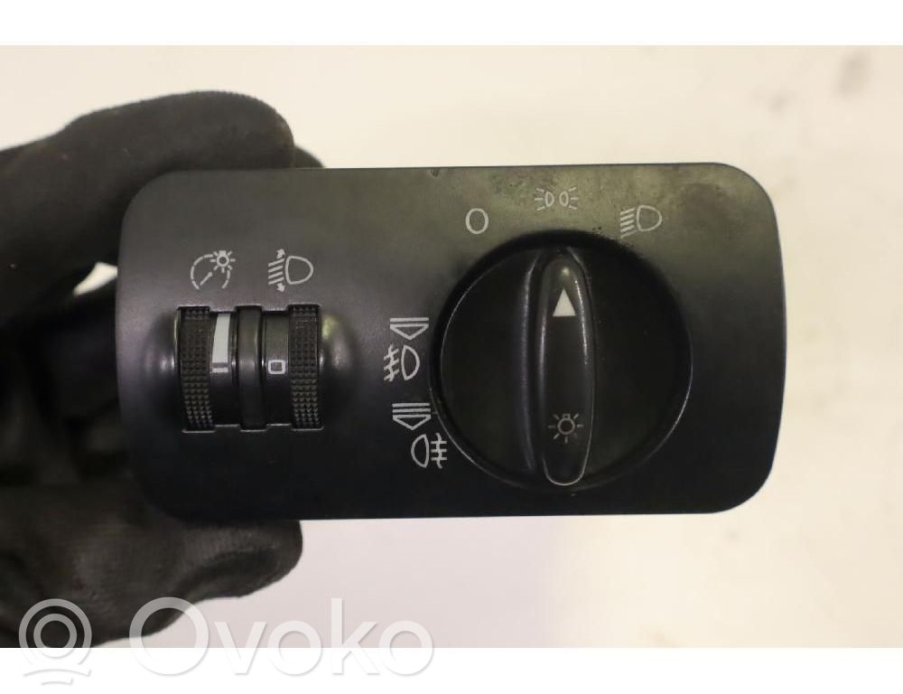 Audi A3 S3 8L Przełącznik świateł 