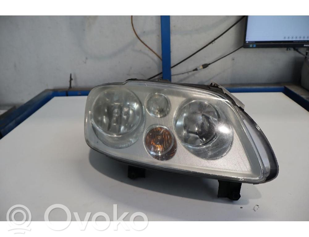 Volkswagen Touran I Faro/fanale