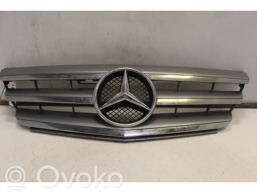 Mercedes-Benz B W245 Rejilla superior del radiador del parachoques delantero