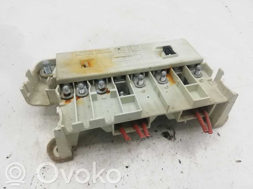 BMW 5 E39 Saugiklių blokas 