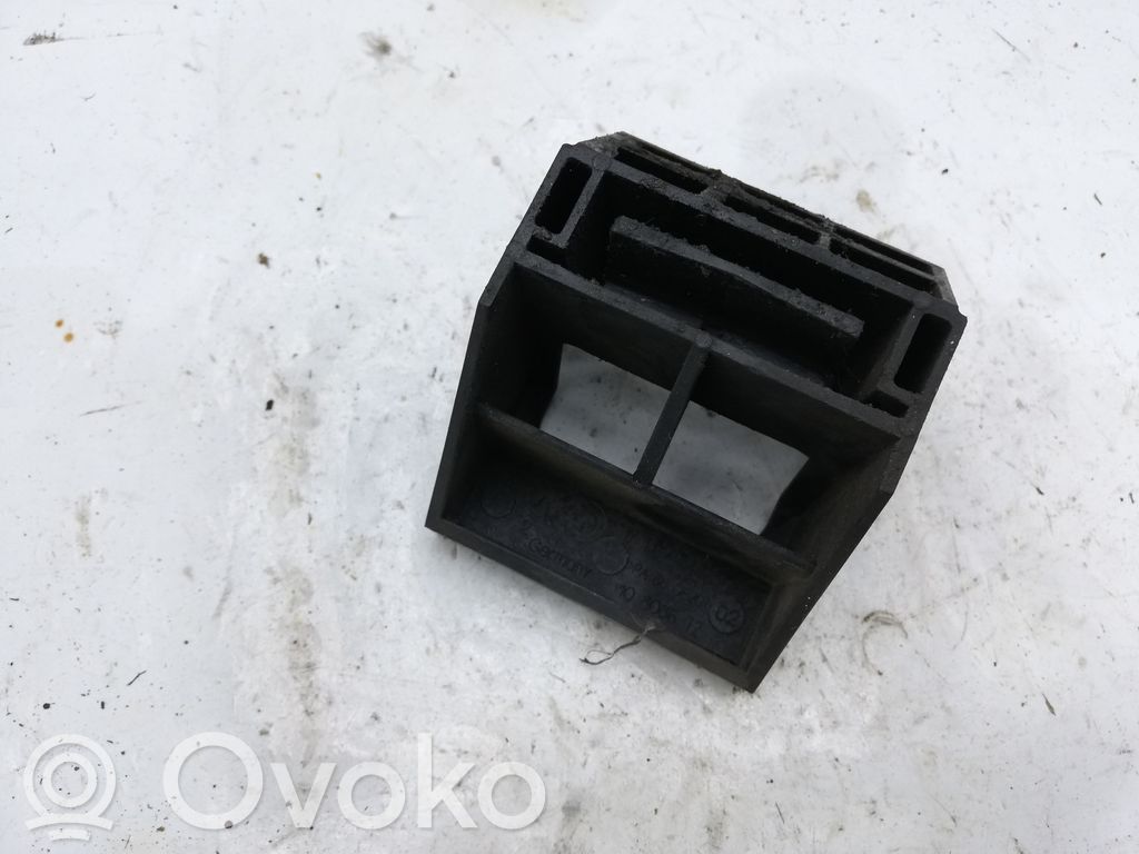 BMW 5 E60 E61 Fixation de radiateur 