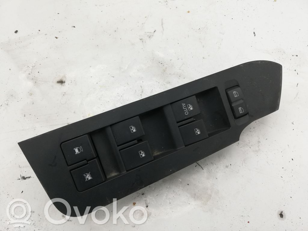 Chevrolet Captiva Electric window control switch 
