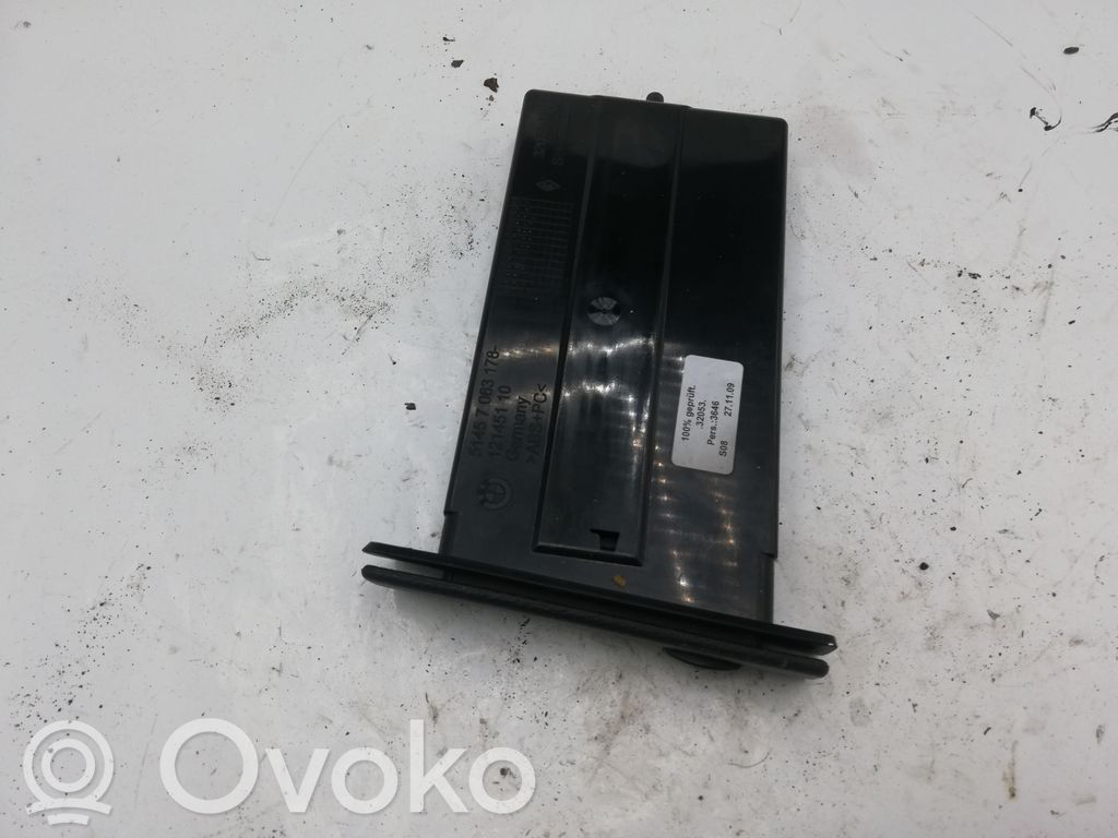 BMW 5 E60 E61 Puodelio laikiklis 