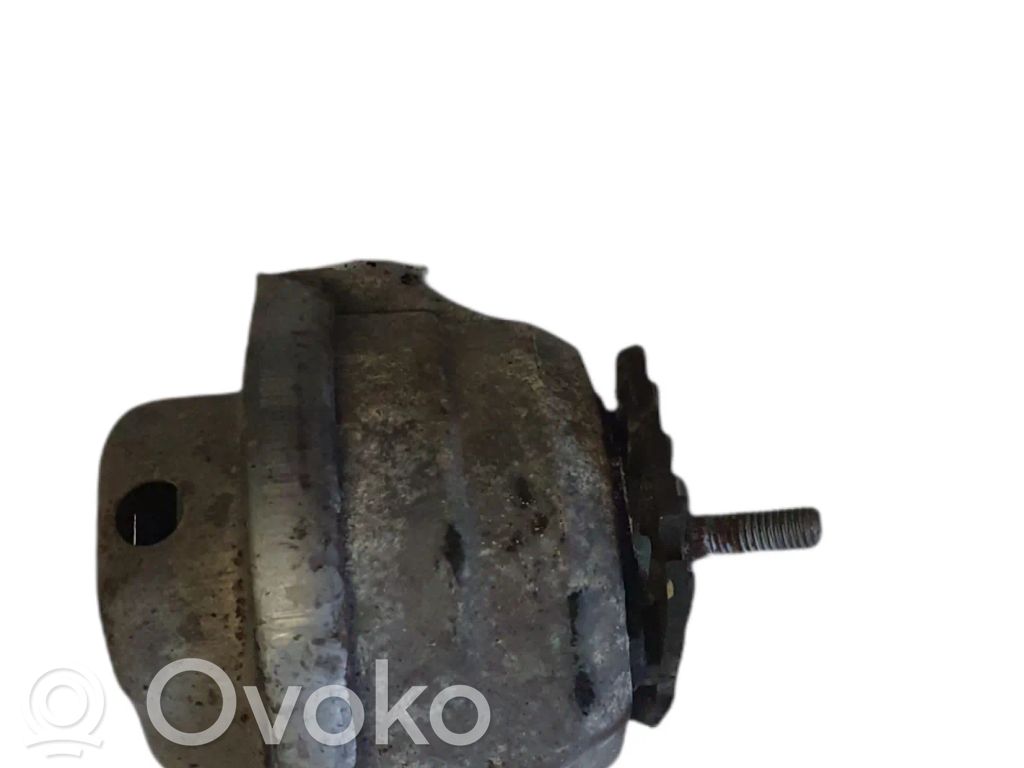BMW 5 E60 E61 Variklio pagalvė 