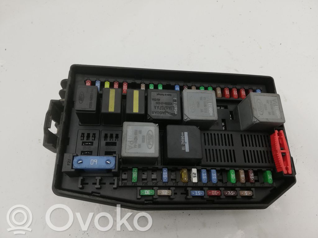 Jaguar X-Type Fuse module 