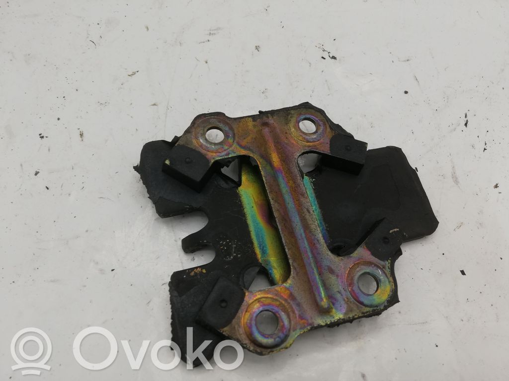 Land Rover Range Rover L322 A/C compressor mount bracket 