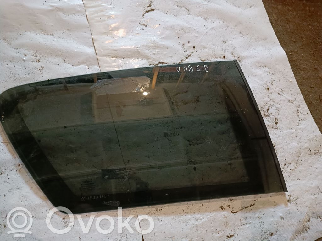 Toyota Corolla E120 E130 Galinis šoninis kėbulo stiklas 