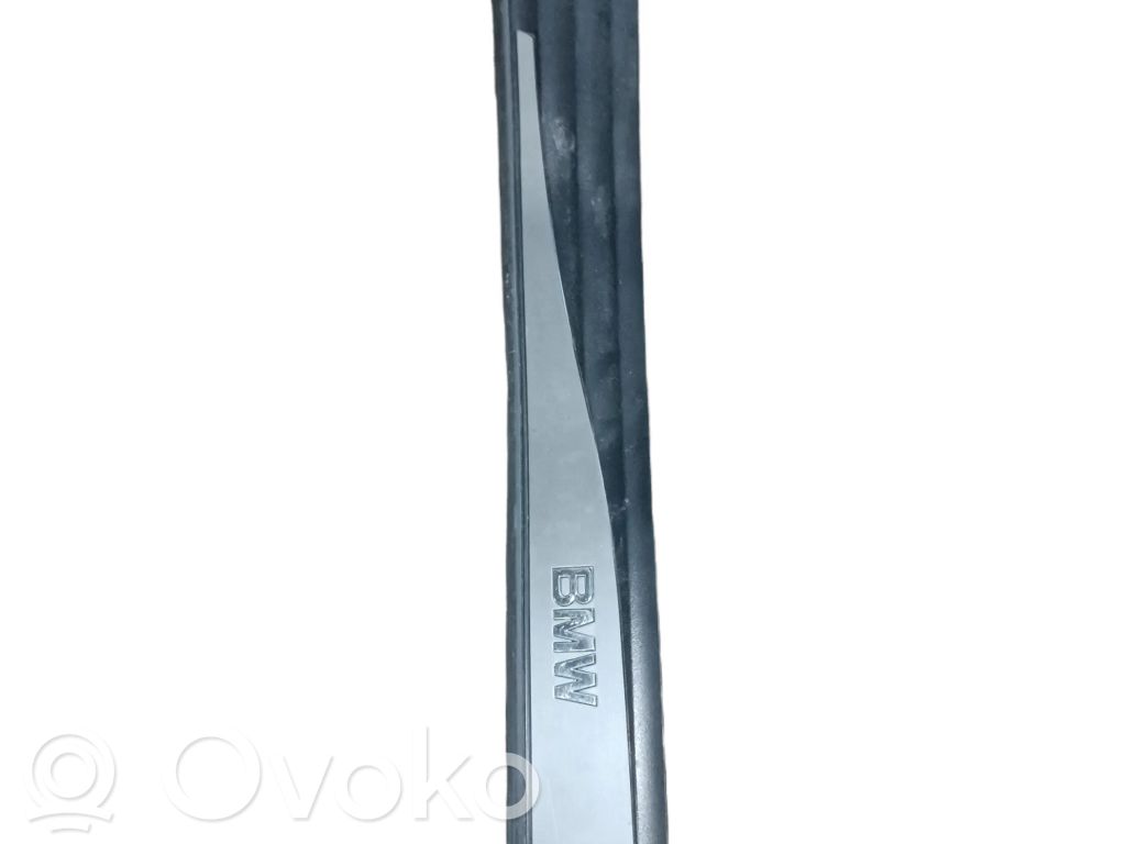 BMW 5 E60 E61 Moldura protectora del borde trasero 
