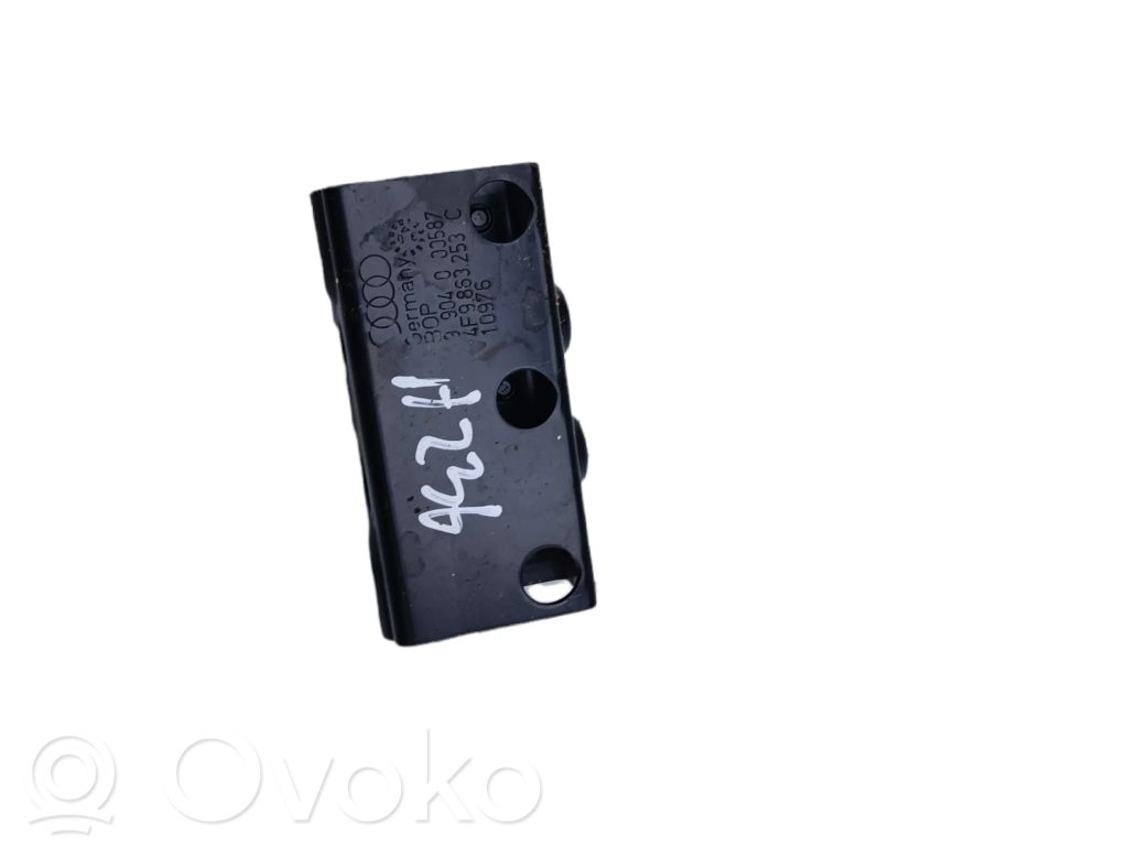 Inne elementy wykończenia bagażnika   4F9863253C