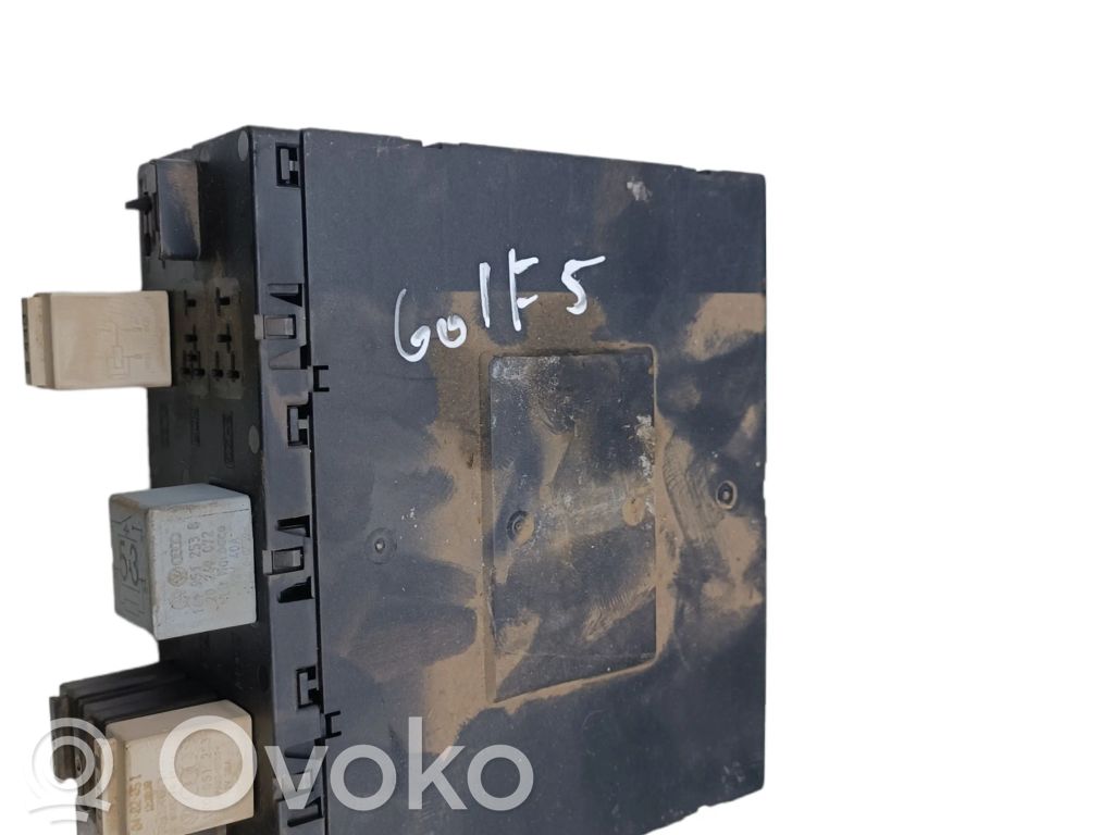 Volkswagen Golf V Module de fusibles 