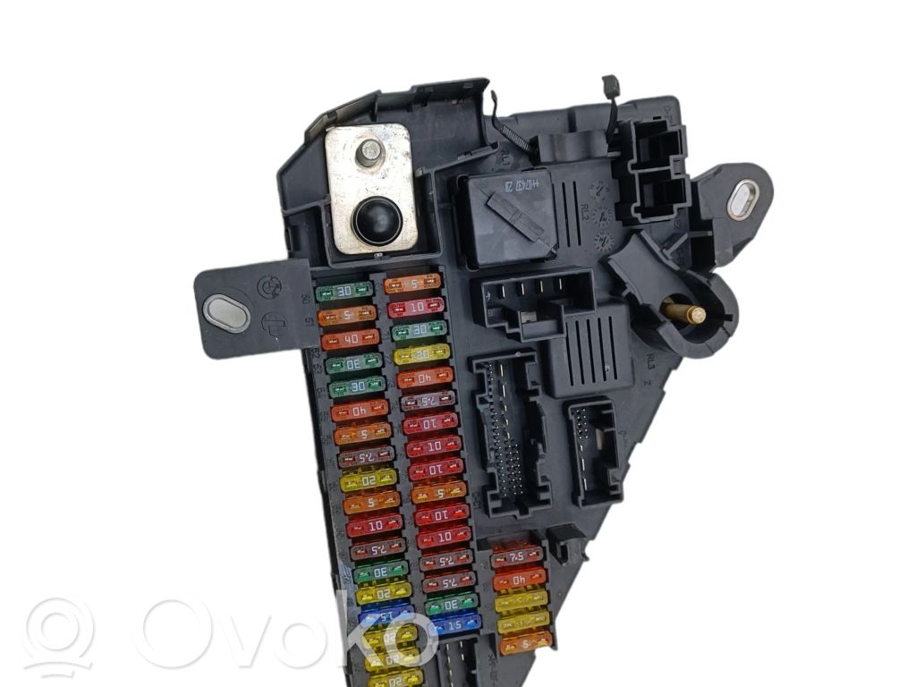BMW 5 E60 E61 Saugiklių blokas 