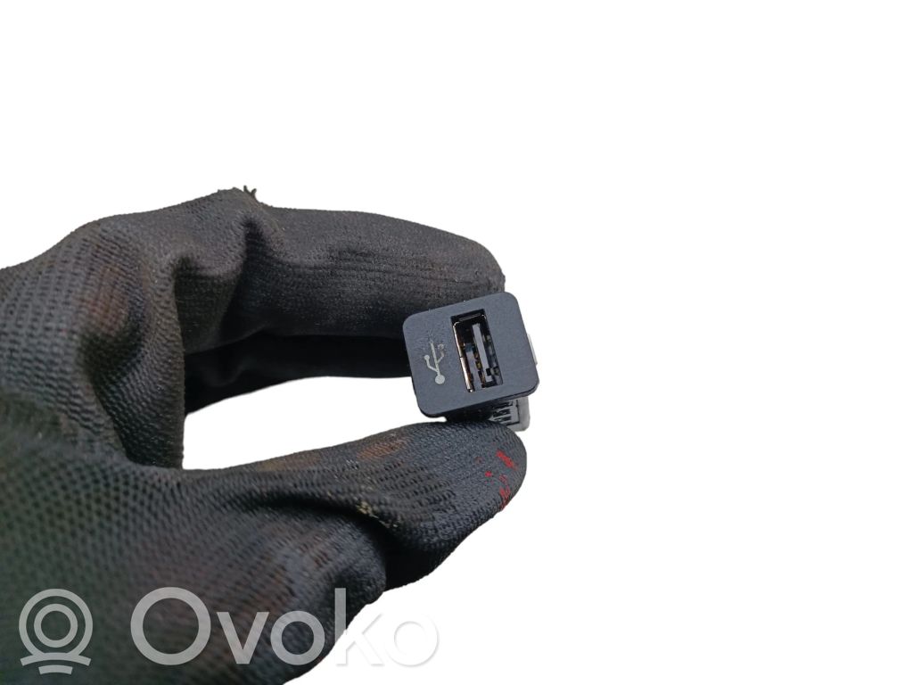 BMW 5 F10 F11 USB jungtis 