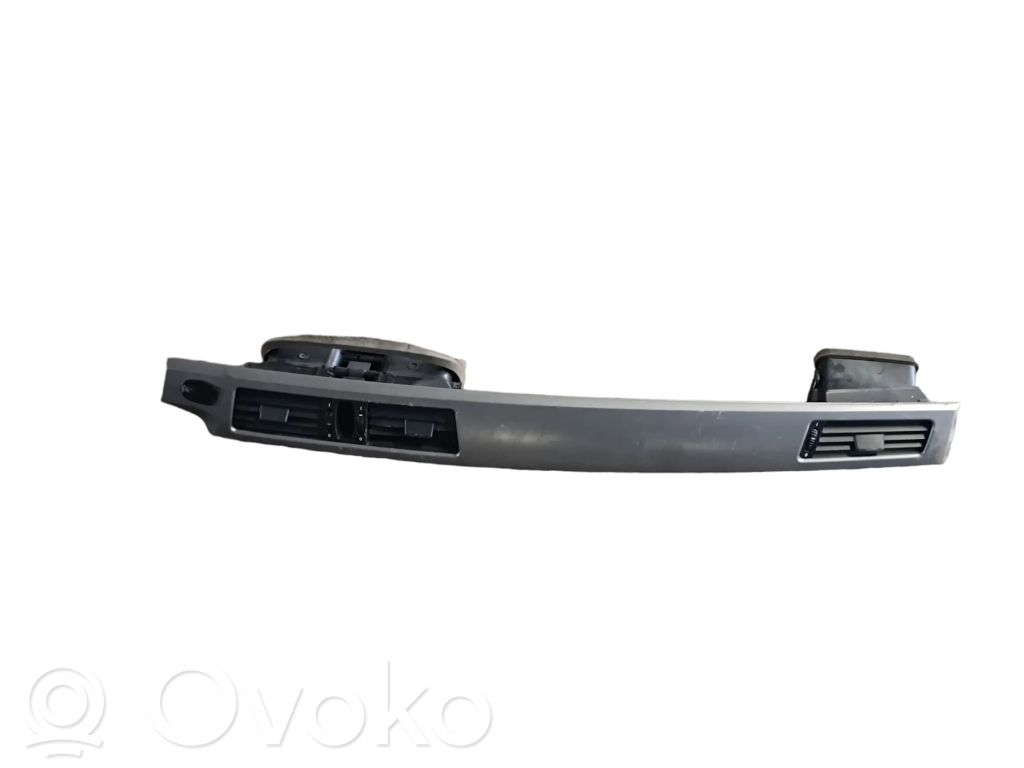 BMW 5 E60 E61 Centrālais gaisa ventilācijas režģis 