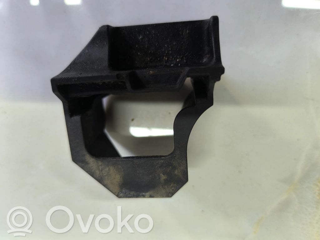 Radiator mount bracket   7807185