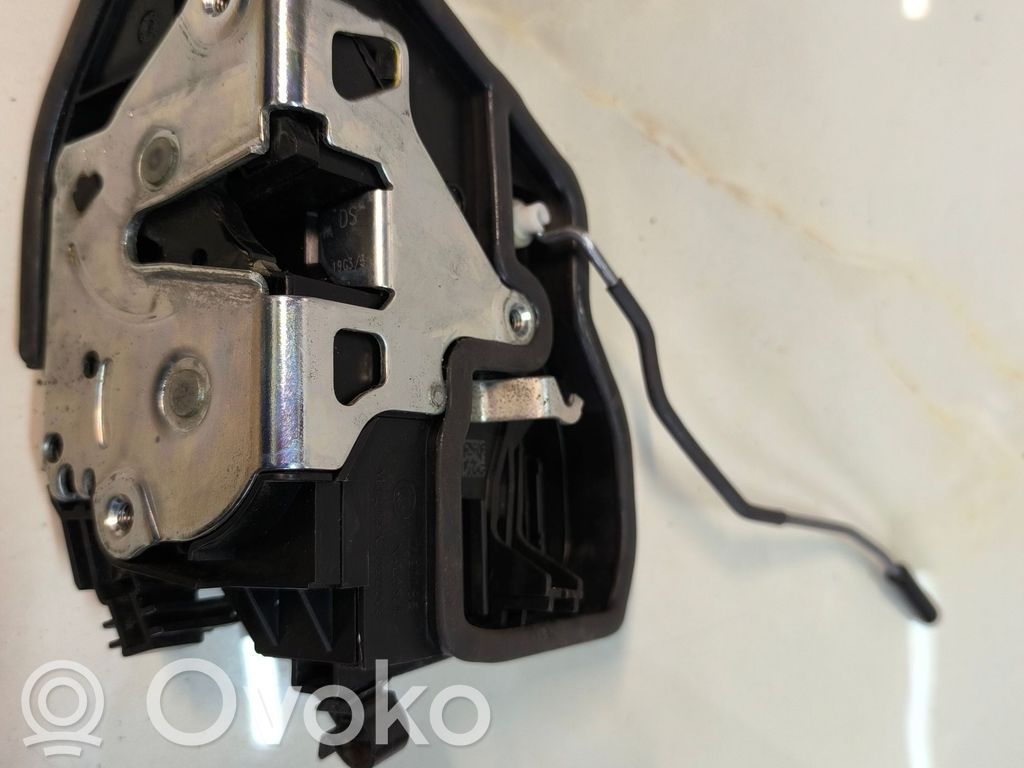 BMW X5 E70 Priekšpusē slēdzene 