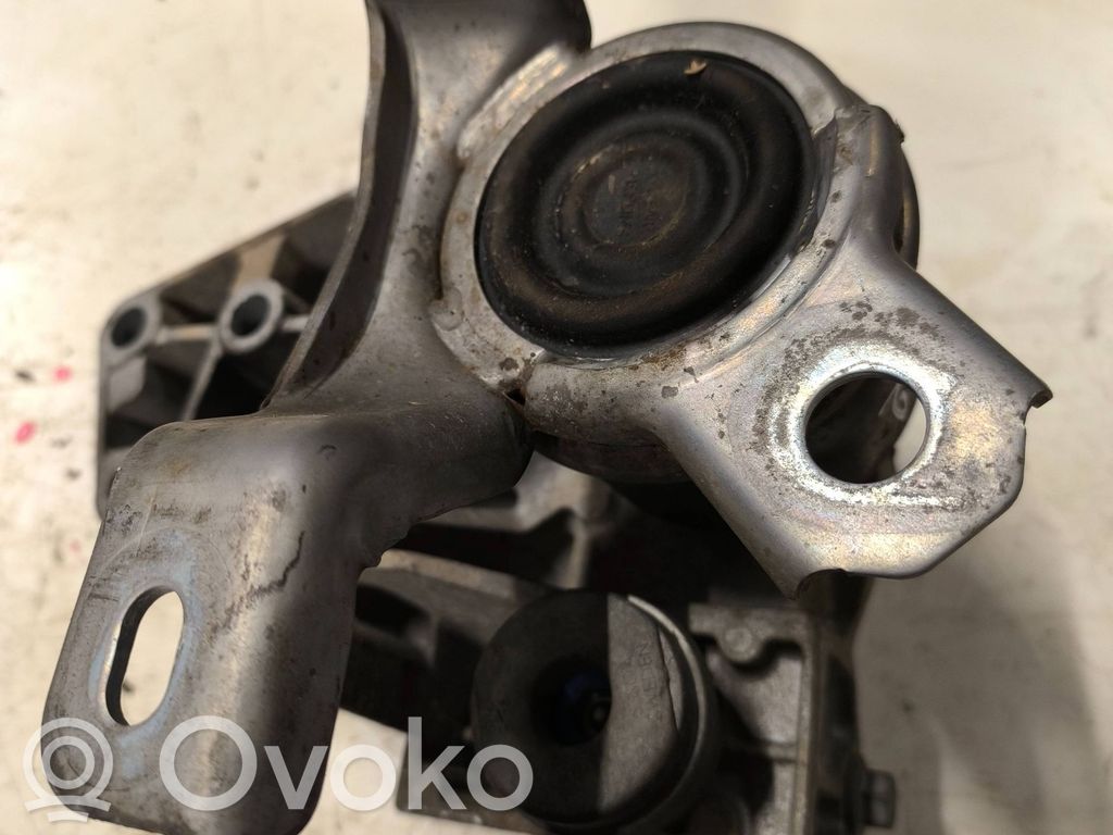 Land Rover Freelander 2 - LR2 Engine mount bracket 