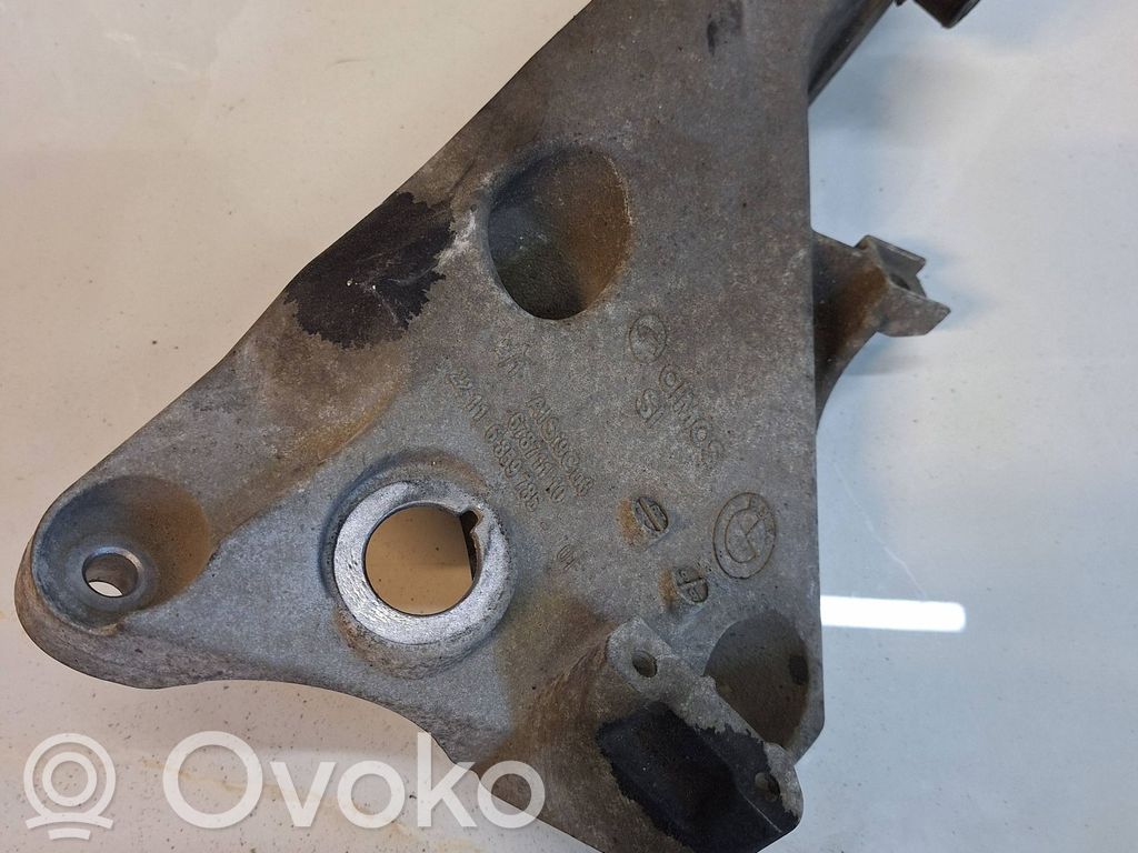 Engine mounting bracket   6859785