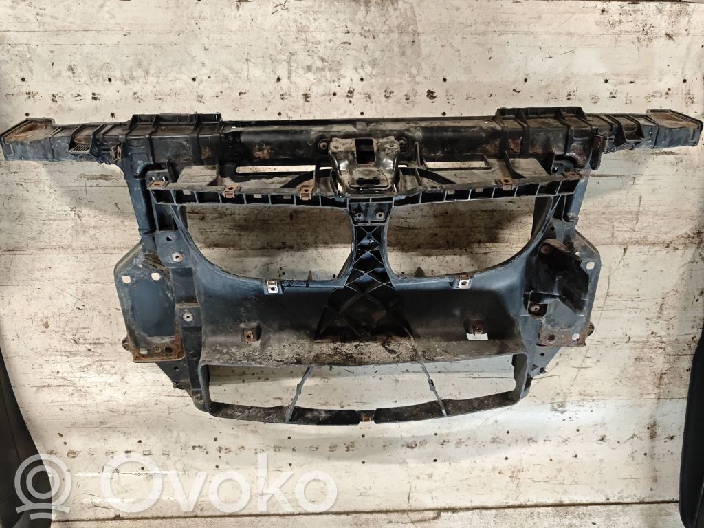 BMW 1 E81 E87 Radiatorių panelė 