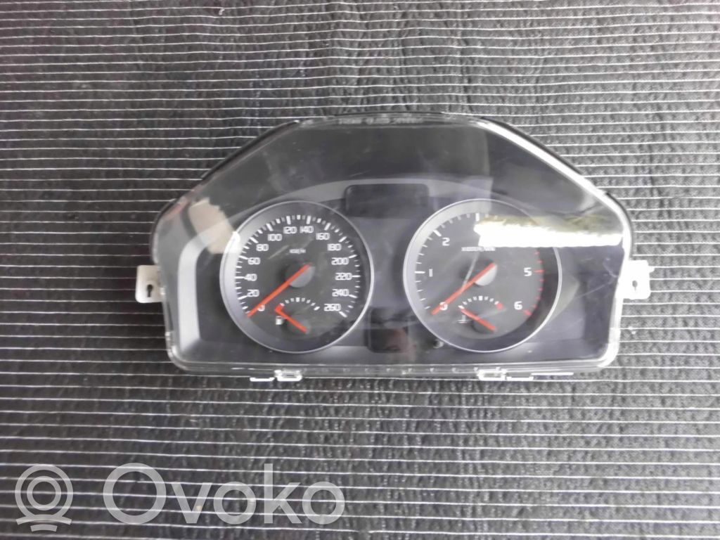 Volvo V50 Speedometer (instrument cluster) 