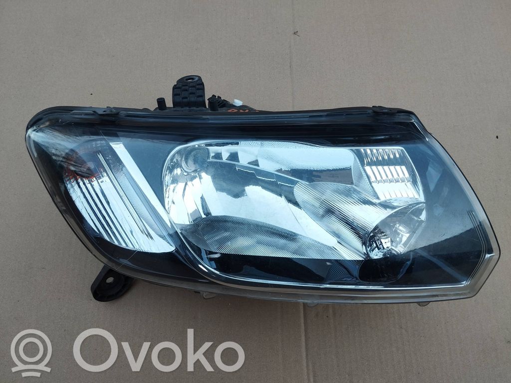Renault Sandero II Lampa przednia 