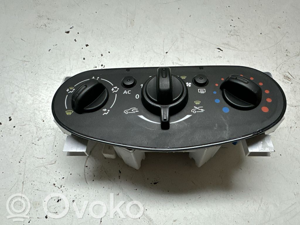 Dacia Duster Climate control unit 