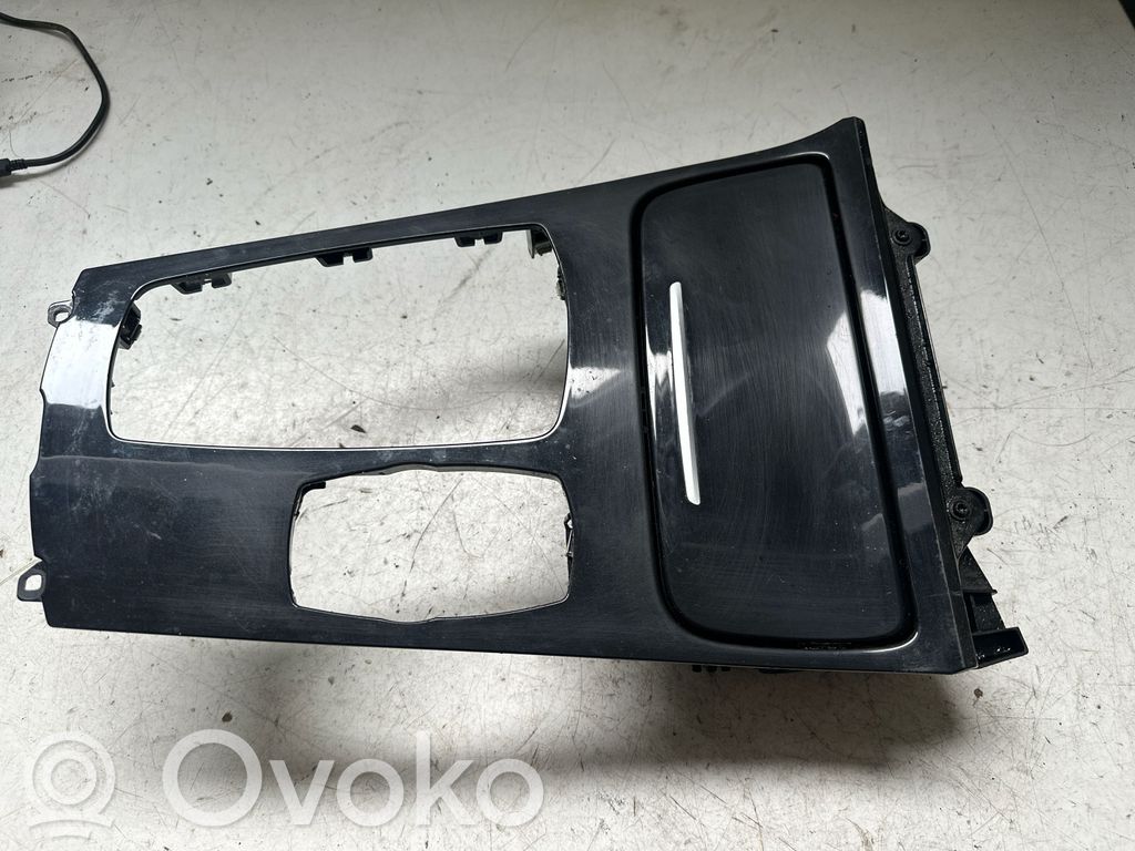BMW 5 GT F07 Ozdoba tunelu środkowego 