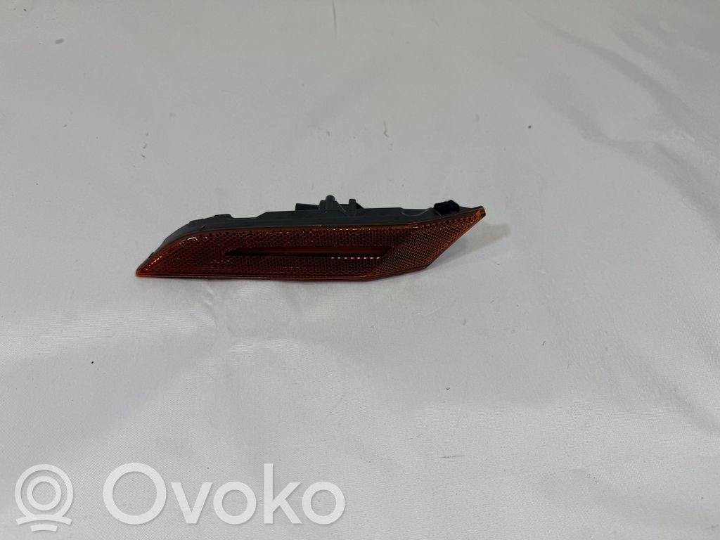 Porsche 911 992 Front bumper turn signal 