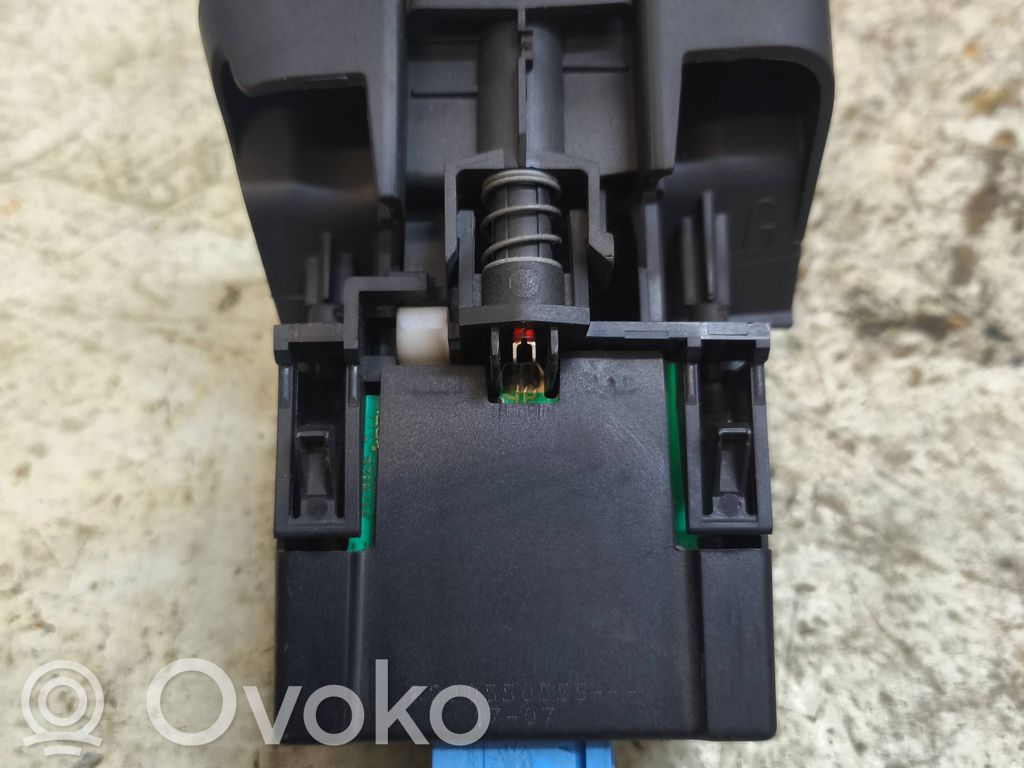 Rokas bremzes atbrīvošanas rokturis   8200550555