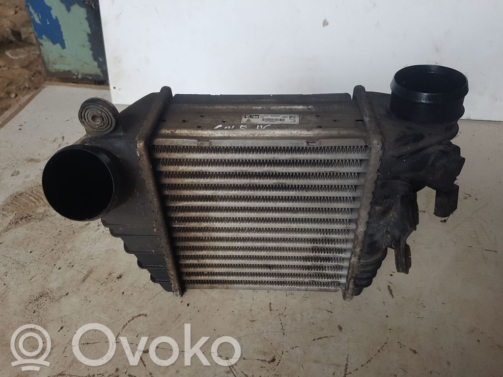 Volkswagen Golf IV Interkūlerio radiatorius 
