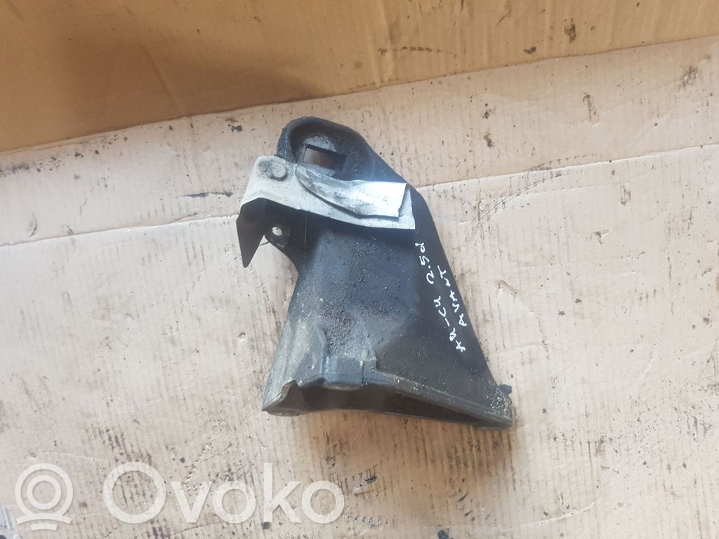 Audi A6 S6 C4 4A Engine mounting bracket 