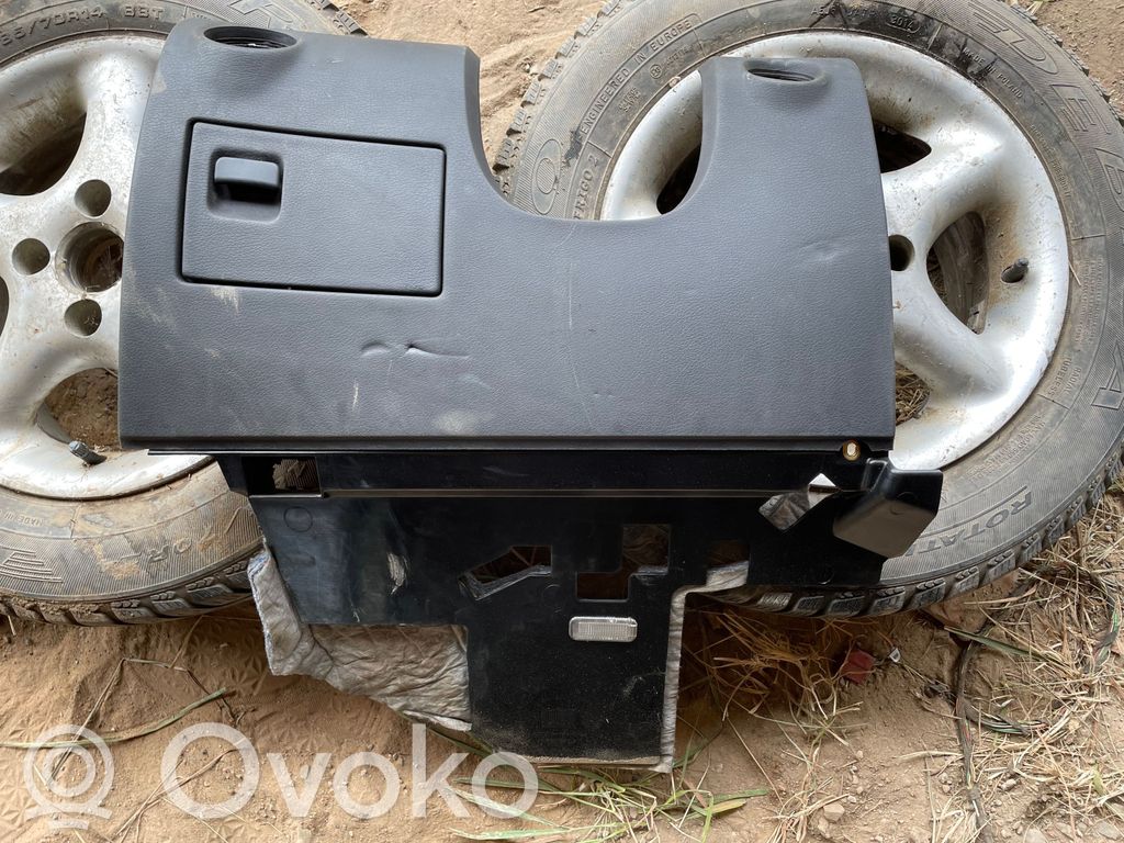 Audi A8 S8 D3 4E Panelės apdailos skydas (apatinis) 