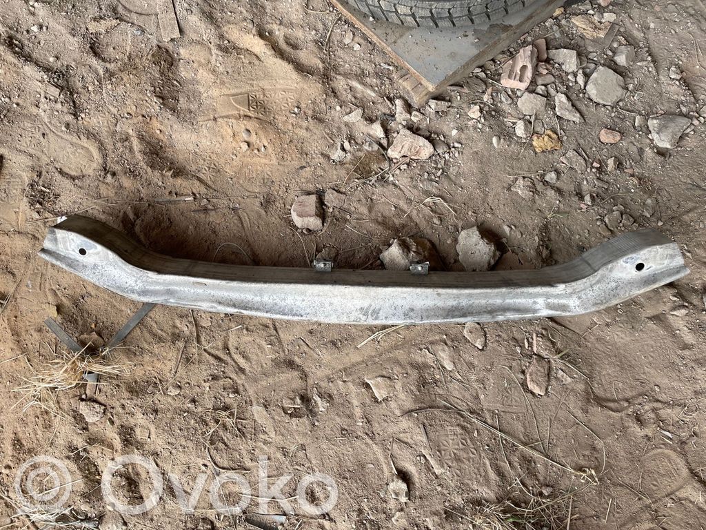 Priekšpusē bampera sija / balka   4E0807111A
