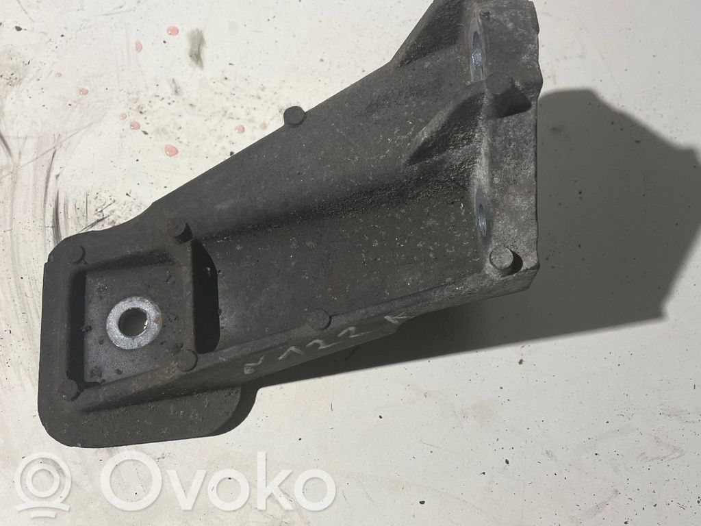 Land Rover Discovery 4 - LR4 Engine mounting bracket 