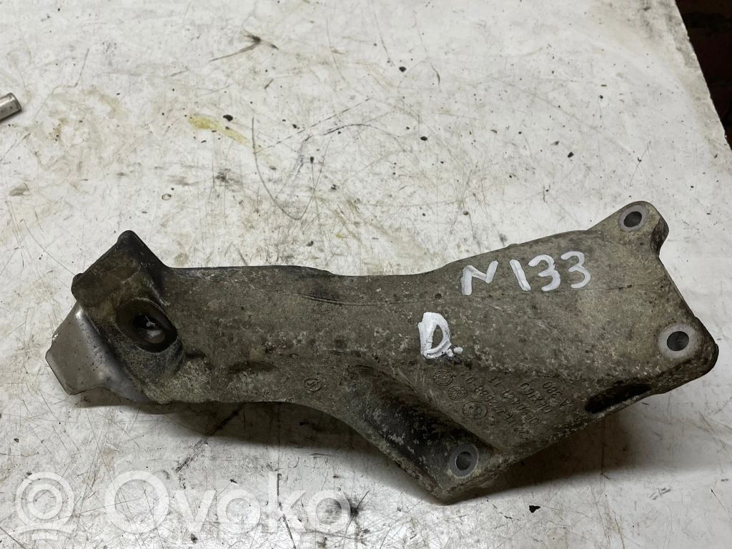 BMW X5 E70 Engine mounting bracket 