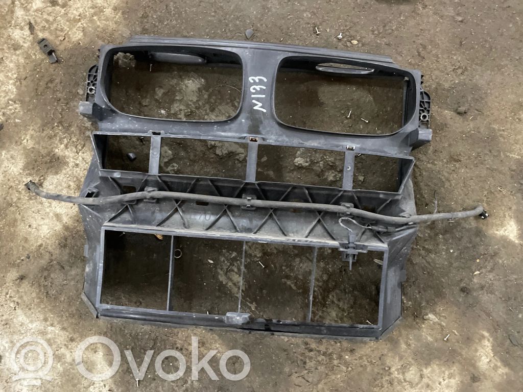 BMW X5 E70 Radiatora (-u) turētājs / kronšteins 