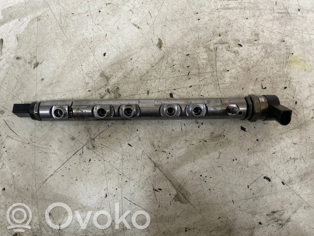 BMW X1 E84 Fuel distributor 