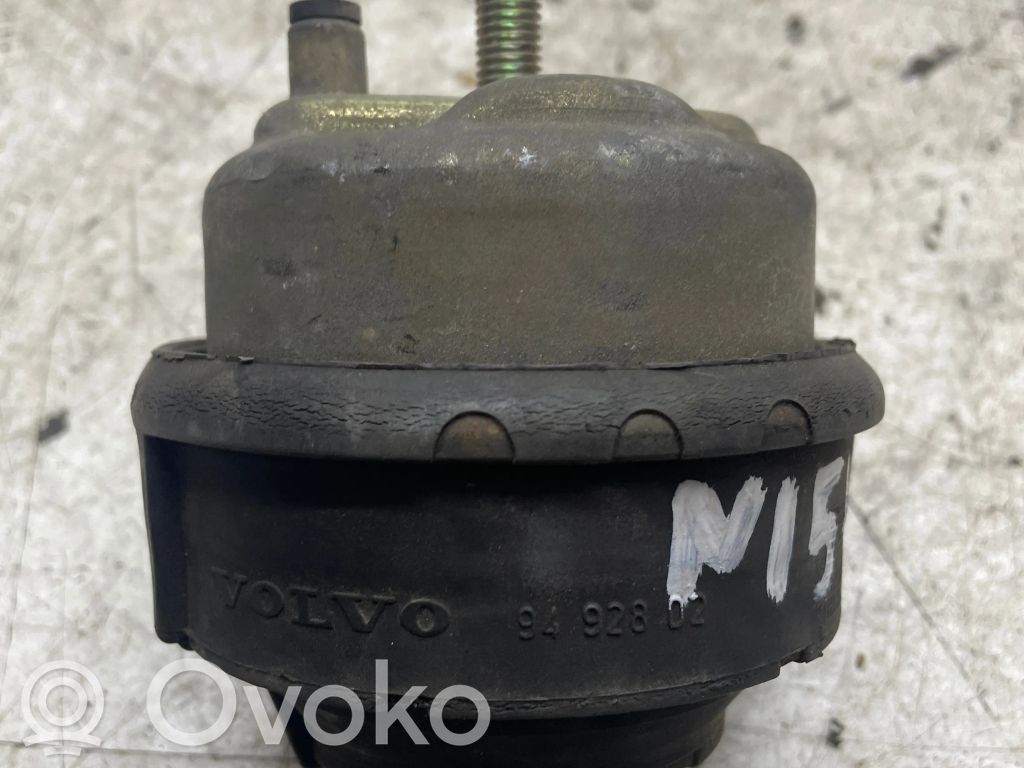 Volvo V70 Engine mount bracket 