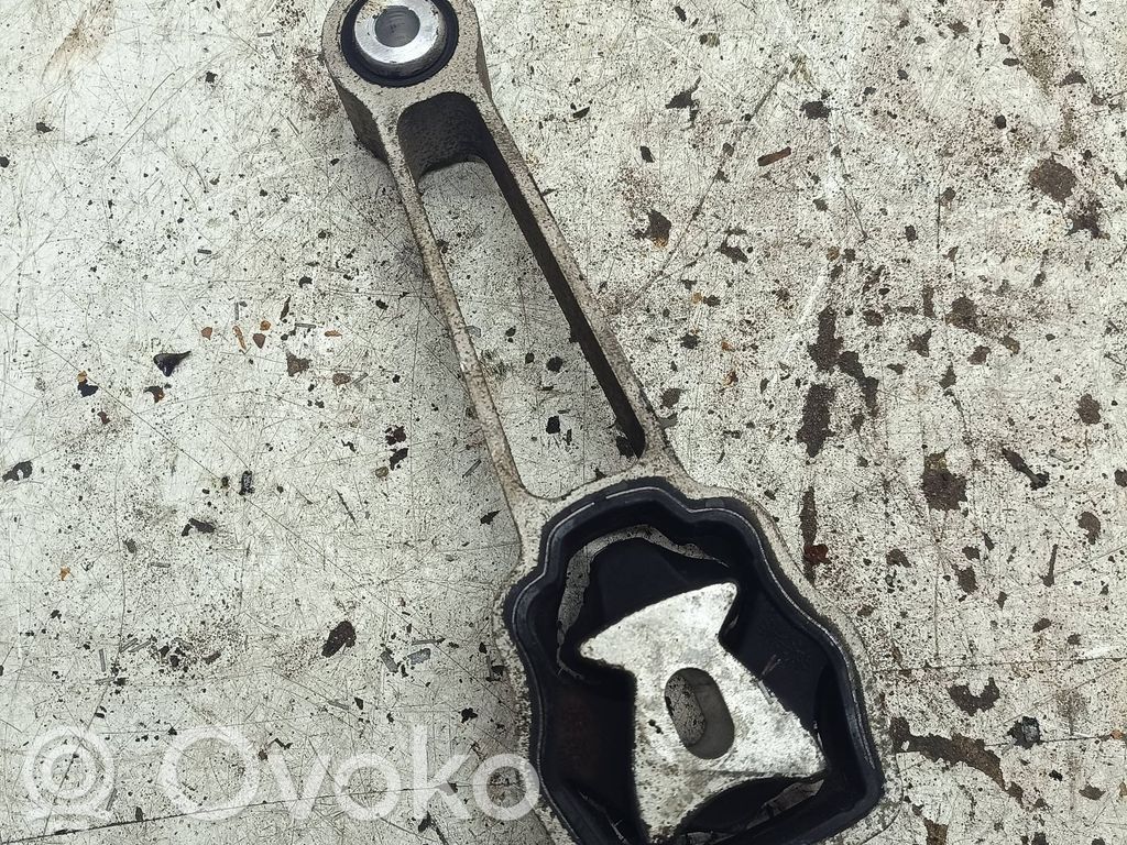 Volvo XC60 Engine mount bracket 