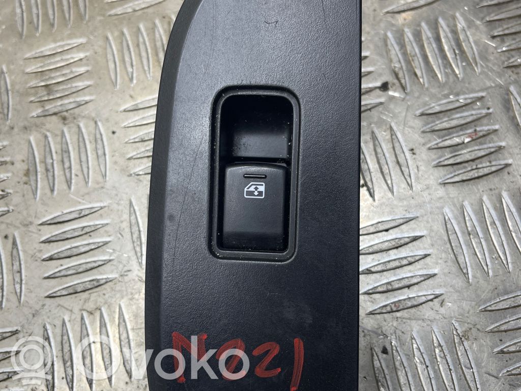 Subaru Legacy Electric window control switch 