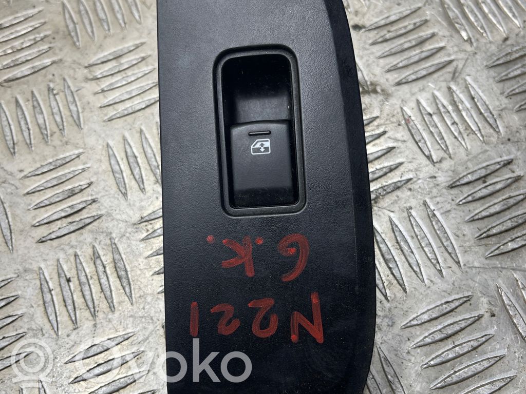 Subaru Legacy Electric window control switch 