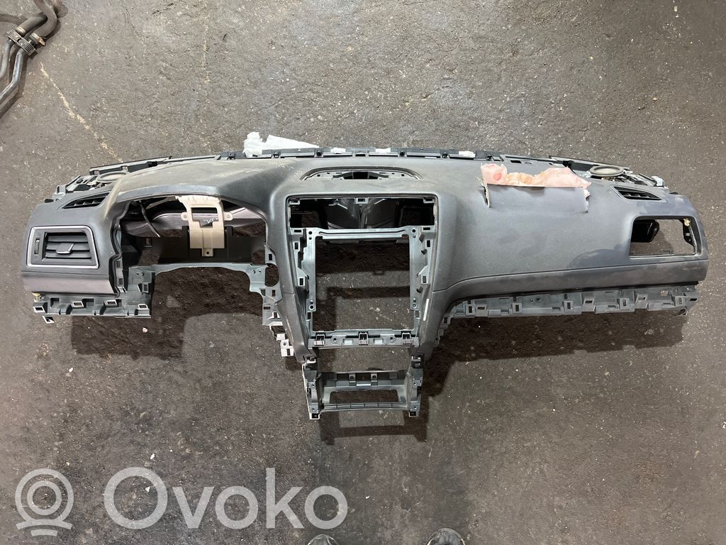 Subaru Legacy Panelė 