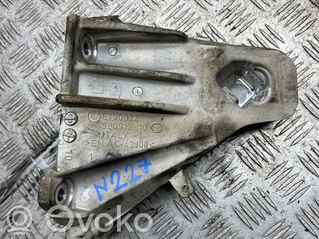 BMW X5 E70 Engine mounting bracket 