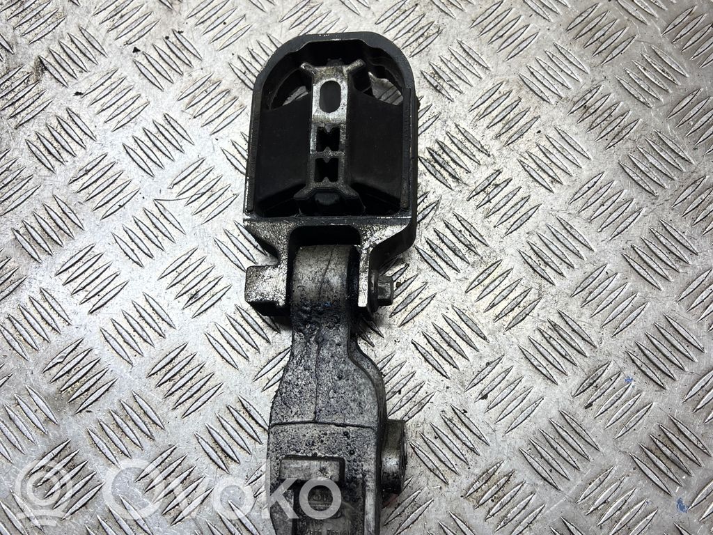 Volvo V40 Engine mounting bracket 