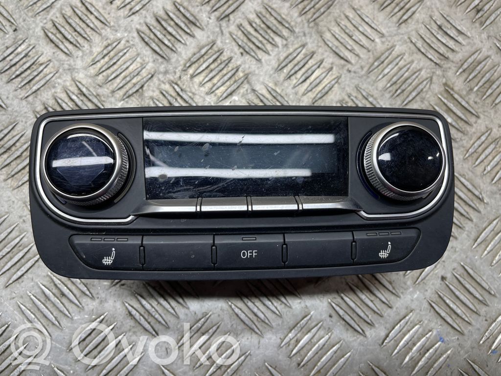 Audi Q7 4M Climate control unit 