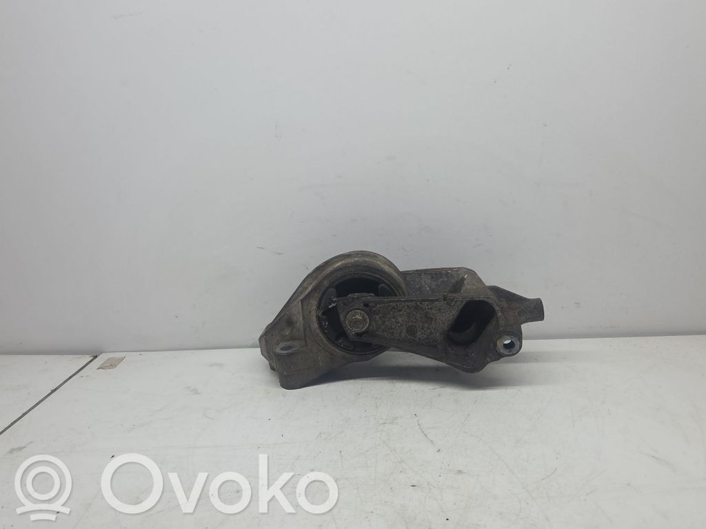 Chevrolet Captiva Engine mount bracket 