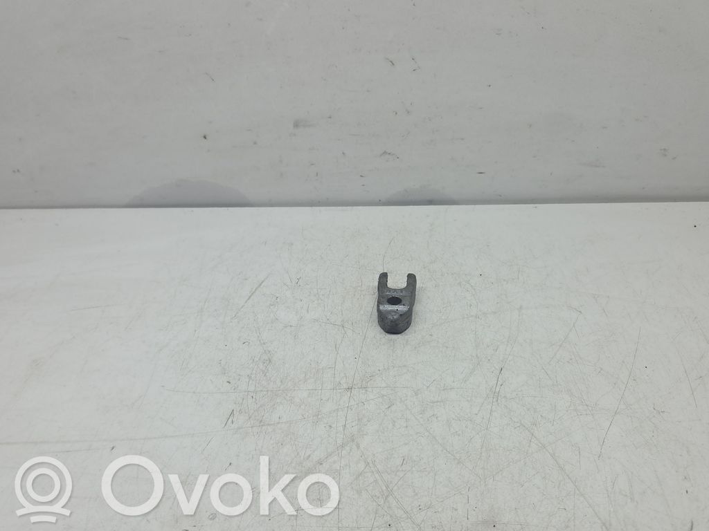 Chevrolet Captiva Polttoaineen suihkutuksen pidike 